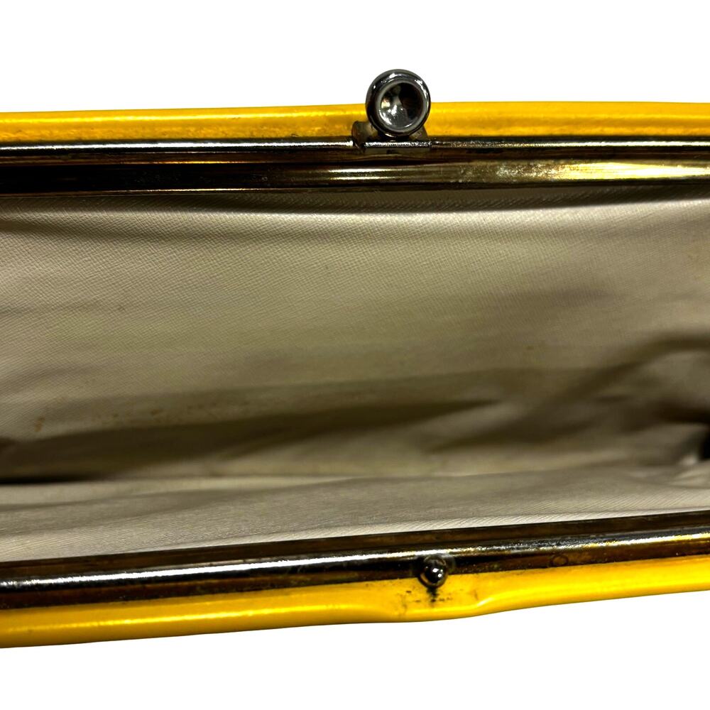 Bright Yellow clutch purse vintage 70's faux leather goldtone snap closure - Picture 4 of 9